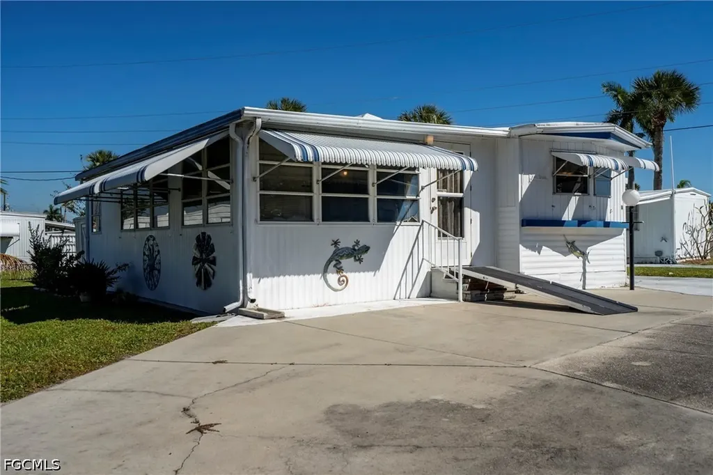 5558 Palm Beach Boulevard Fort Myers FL 33905