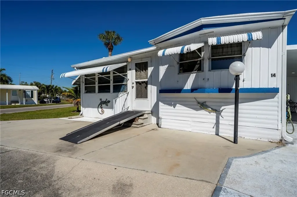 5558 Palm Beach Boulevard Fort Myers FL 33905