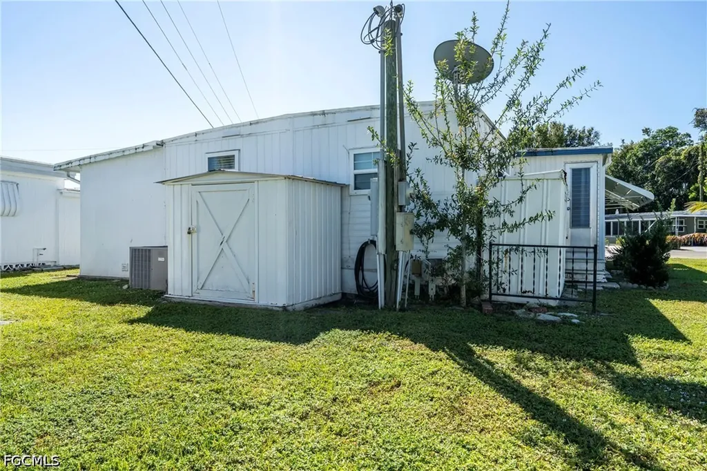 5558 Palm Beach Boulevard Fort Myers FL 33905