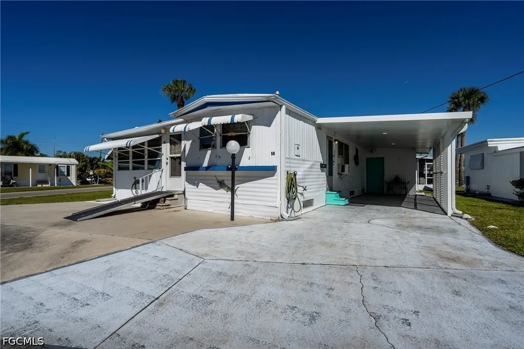 5558 Palm Beach Boulevard Fort Myers FL 33905