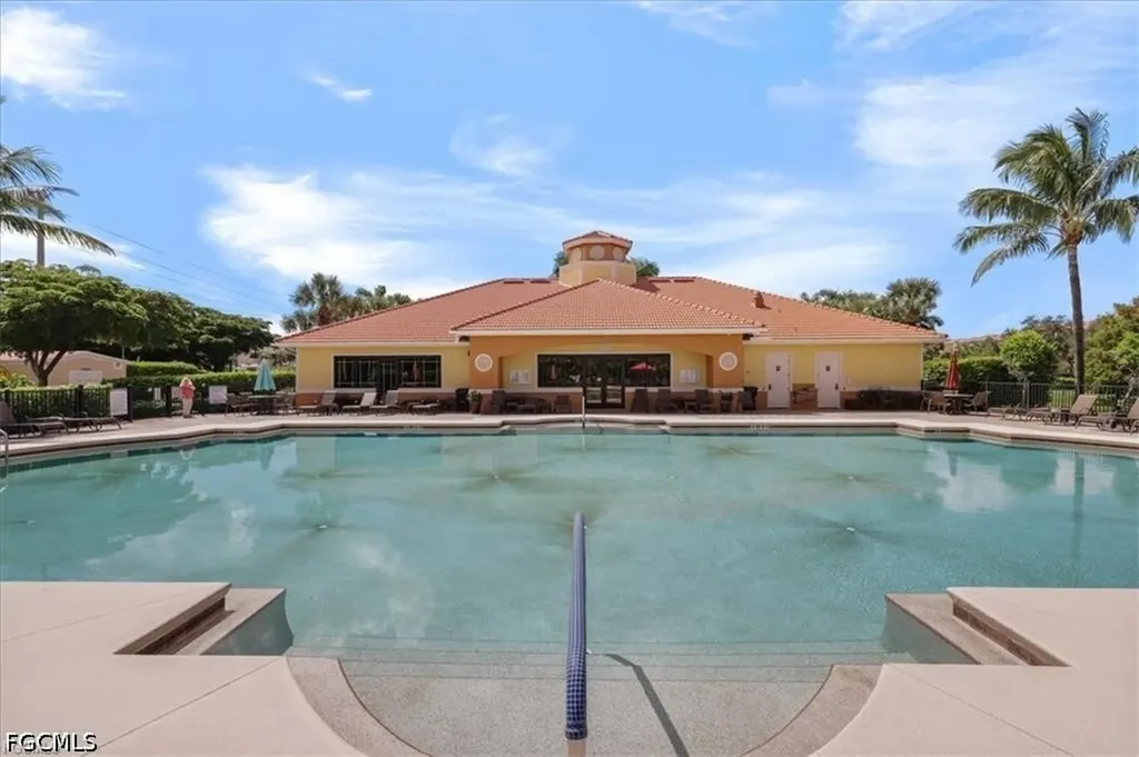 8261 Pathfinder Loop Fort Myers FL 33919