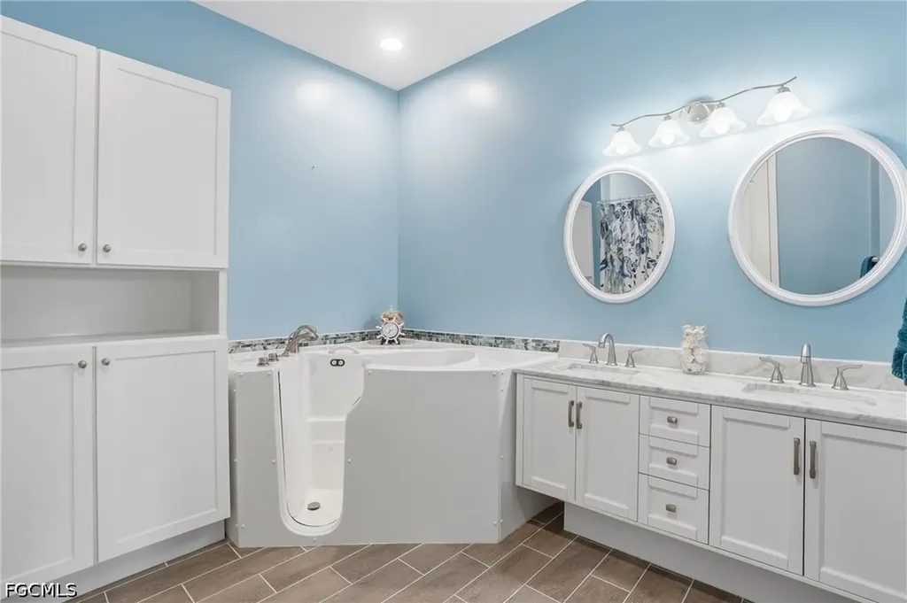 1121 Amber Lake Court Cape Coral FL 33909