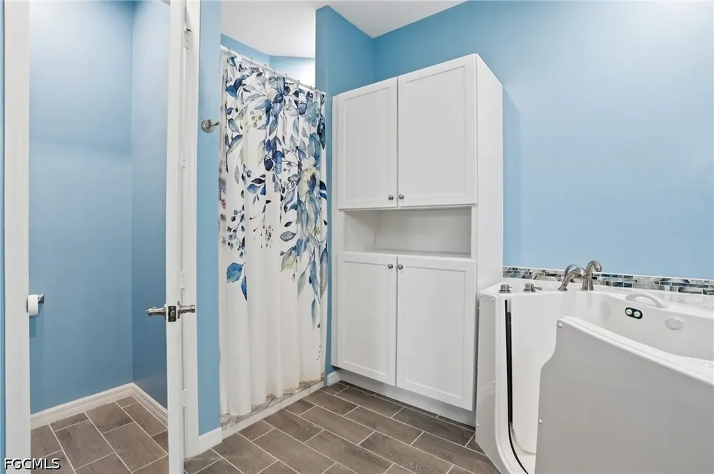 1121 Amber Lake Court Cape Coral FL 33909