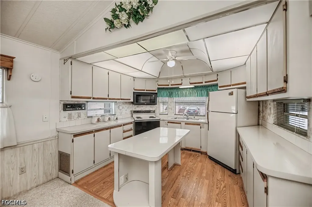 178 Caravan Circle North Fort Myers FL 33903