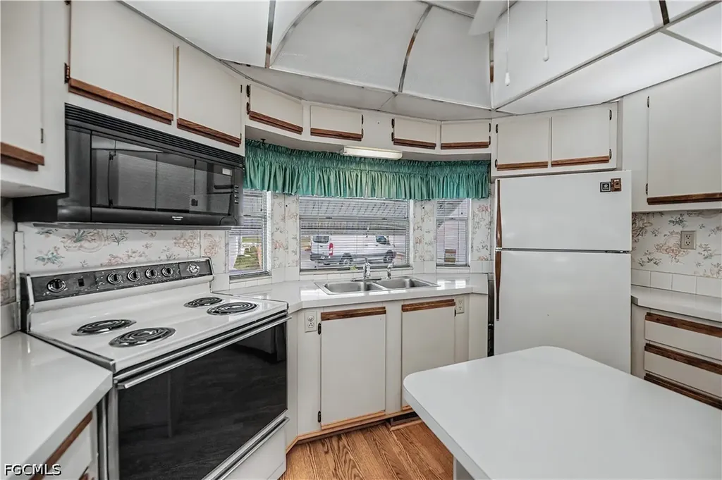178 Caravan Circle North Fort Myers FL 33903