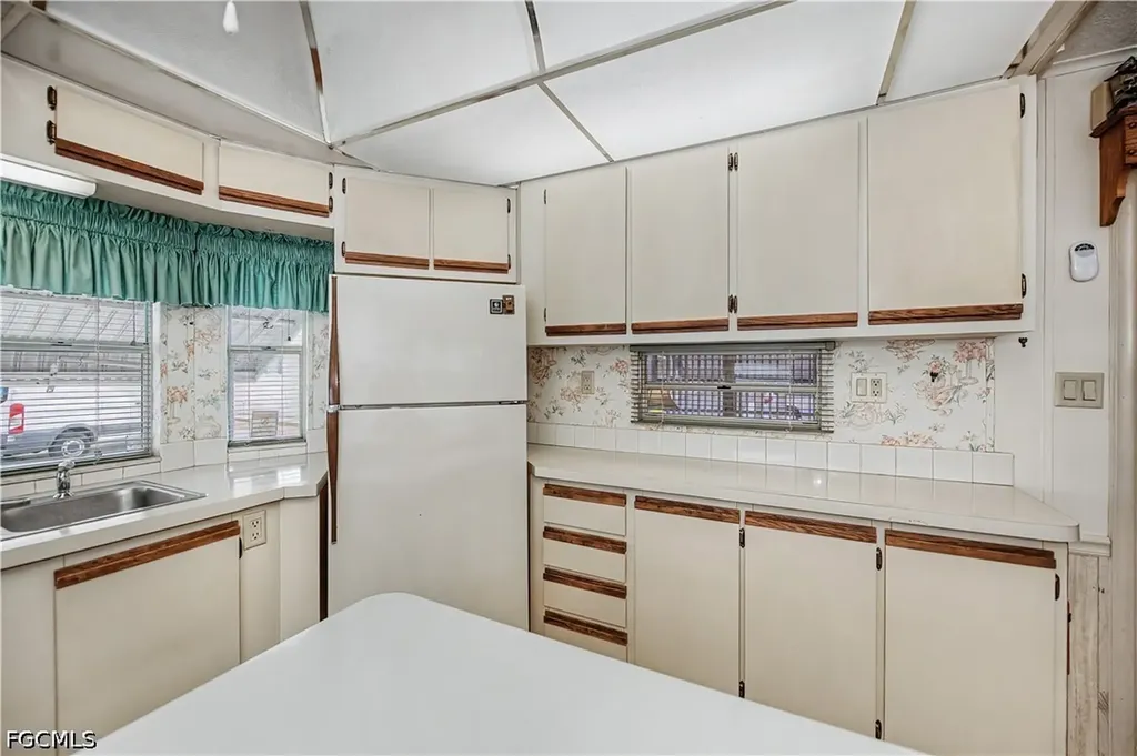 178 Caravan Circle North Fort Myers FL 33903