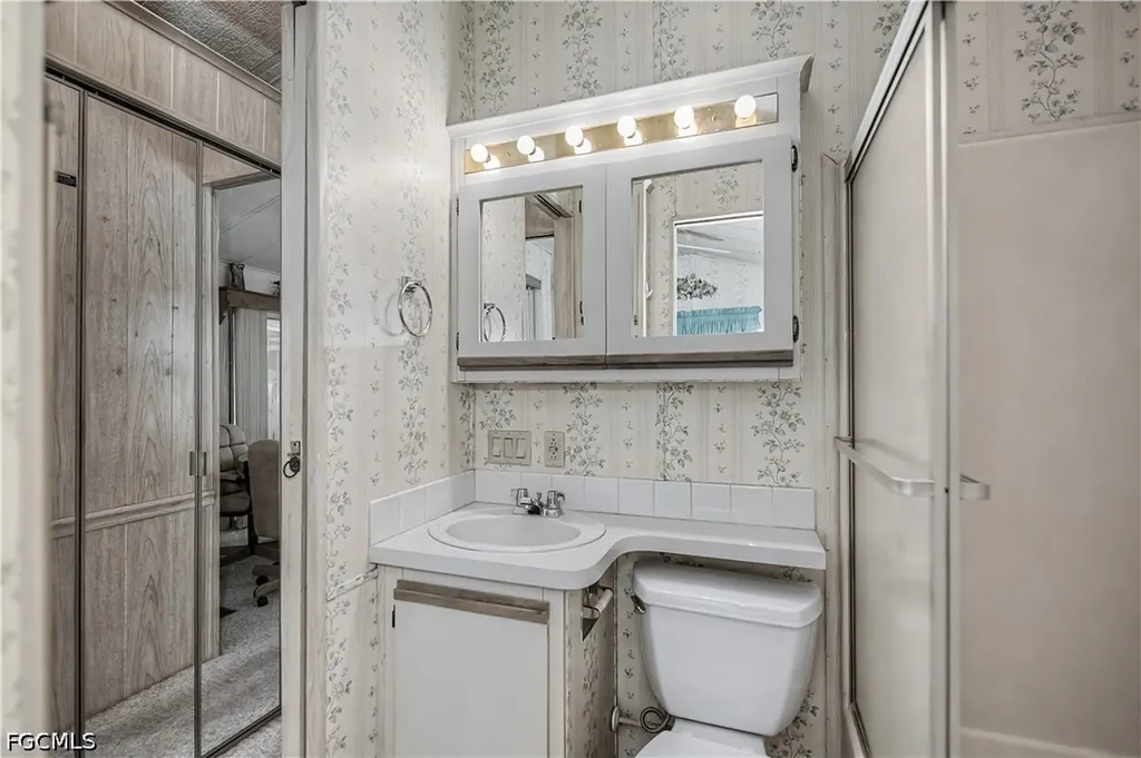 178 Caravan Circle North Fort Myers FL 33903