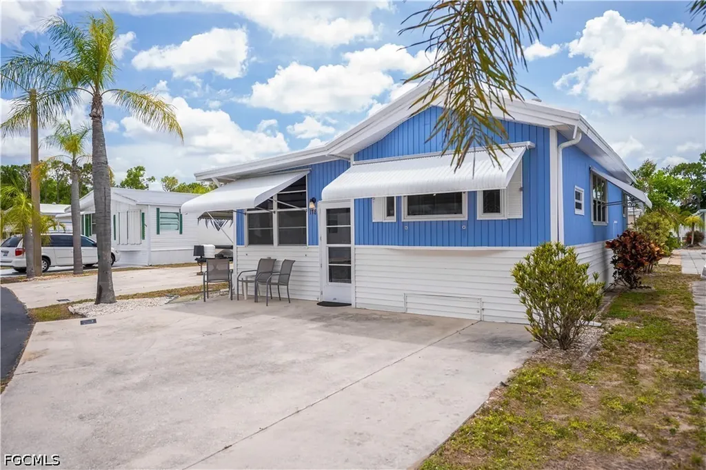 178 Caravan Circle North Fort Myers FL 33903