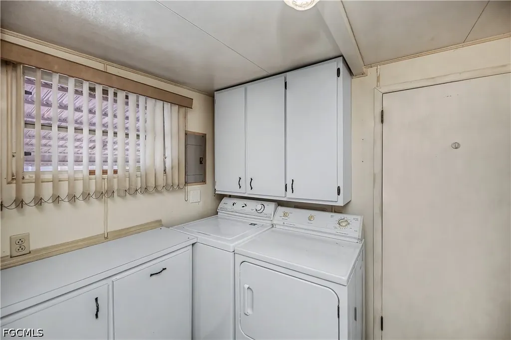 178 Caravan Circle North Fort Myers FL 33903
