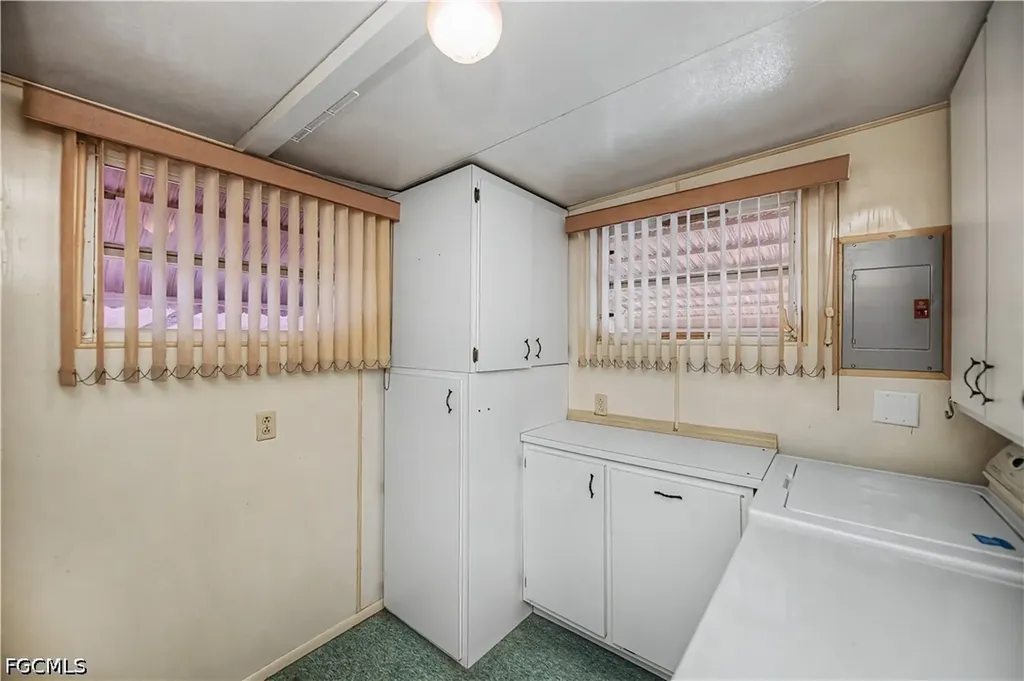 178 Caravan Circle North Fort Myers FL 33903
