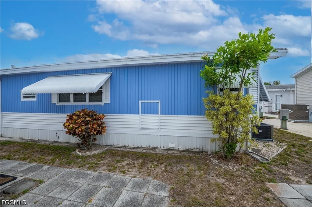 178 Caravan Circle North Fort Myers FL 33903