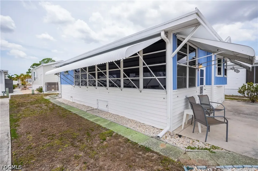 178 Caravan Circle North Fort Myers FL 33903