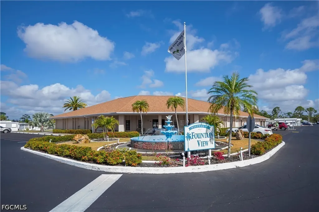 178 Caravan Circle North Fort Myers FL 33903