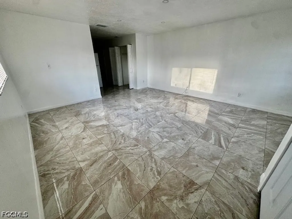 1245 SE 8th Street Cape Coral FL 33990