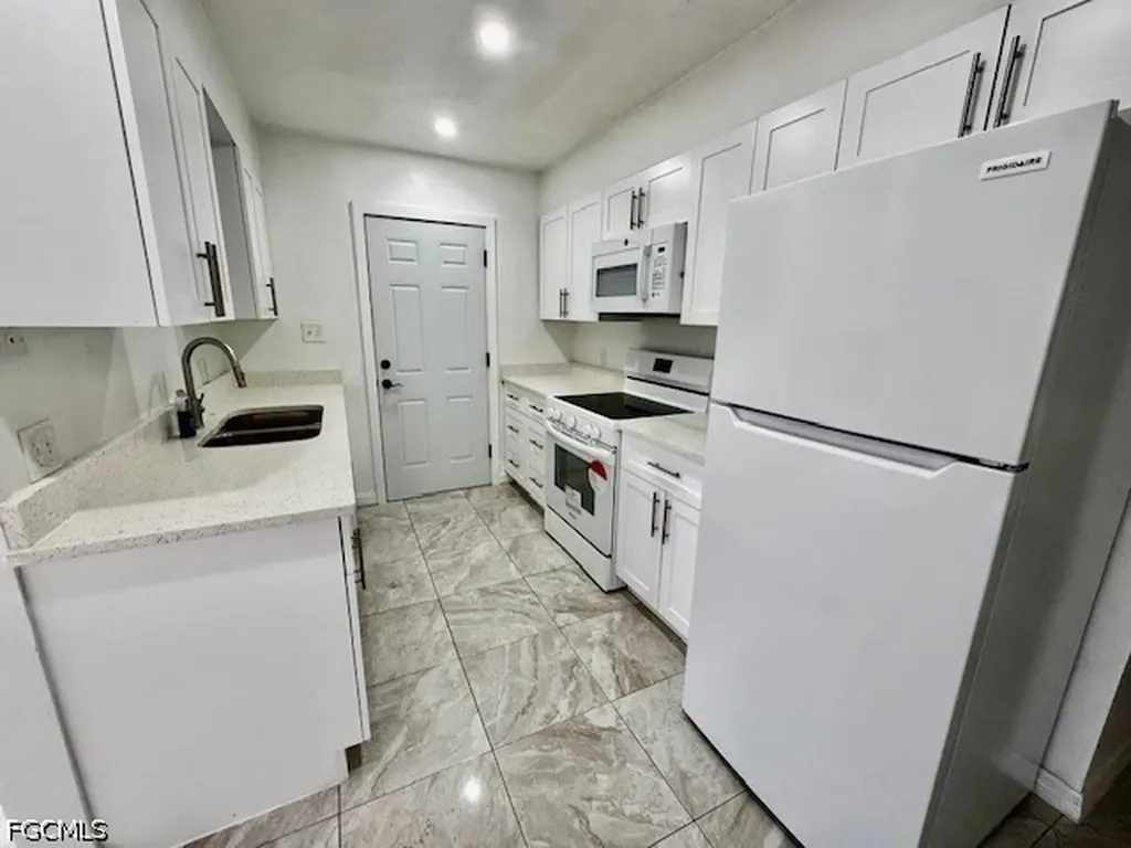 1245 SE 8th Street Cape Coral FL 33990
