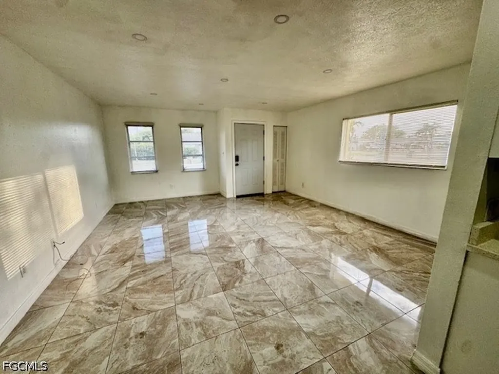 1245 SE 8th Street Cape Coral FL 33990