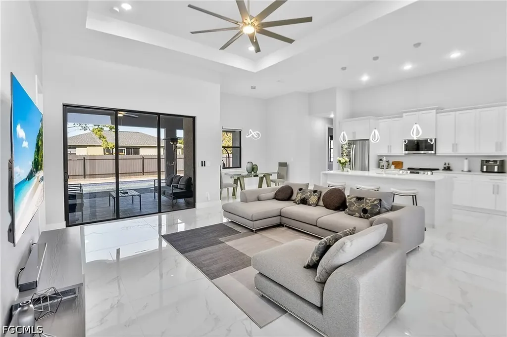 118 NW 2nd Avenue Cape Coral FL 33993