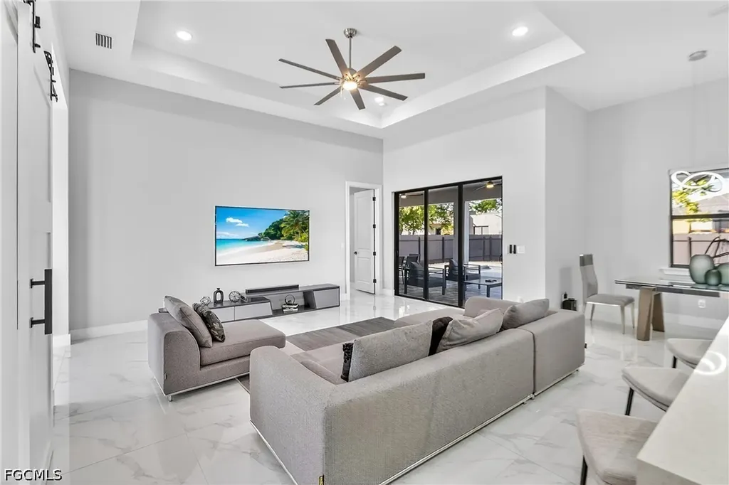 118 NW 2nd Avenue Cape Coral FL 33993