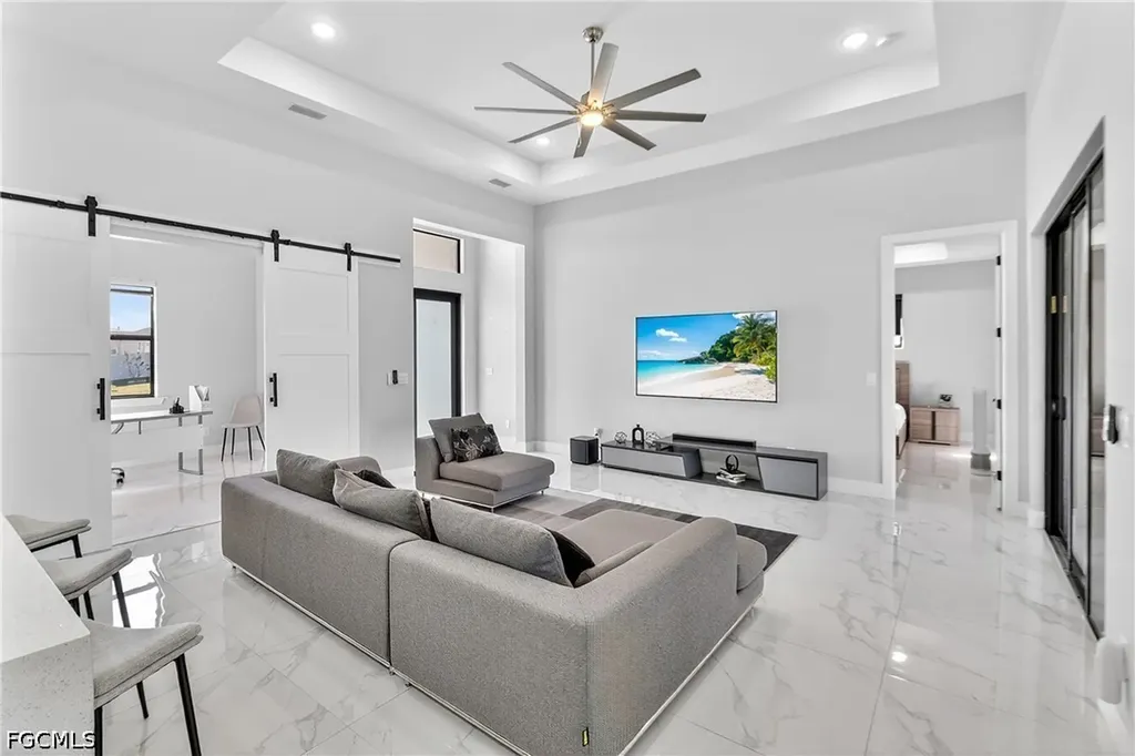 118 NW 2nd Avenue Cape Coral FL 33993