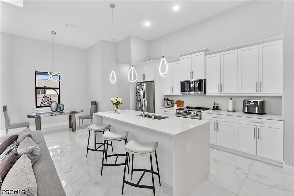 118 NW 2nd Avenue Cape Coral FL 33993