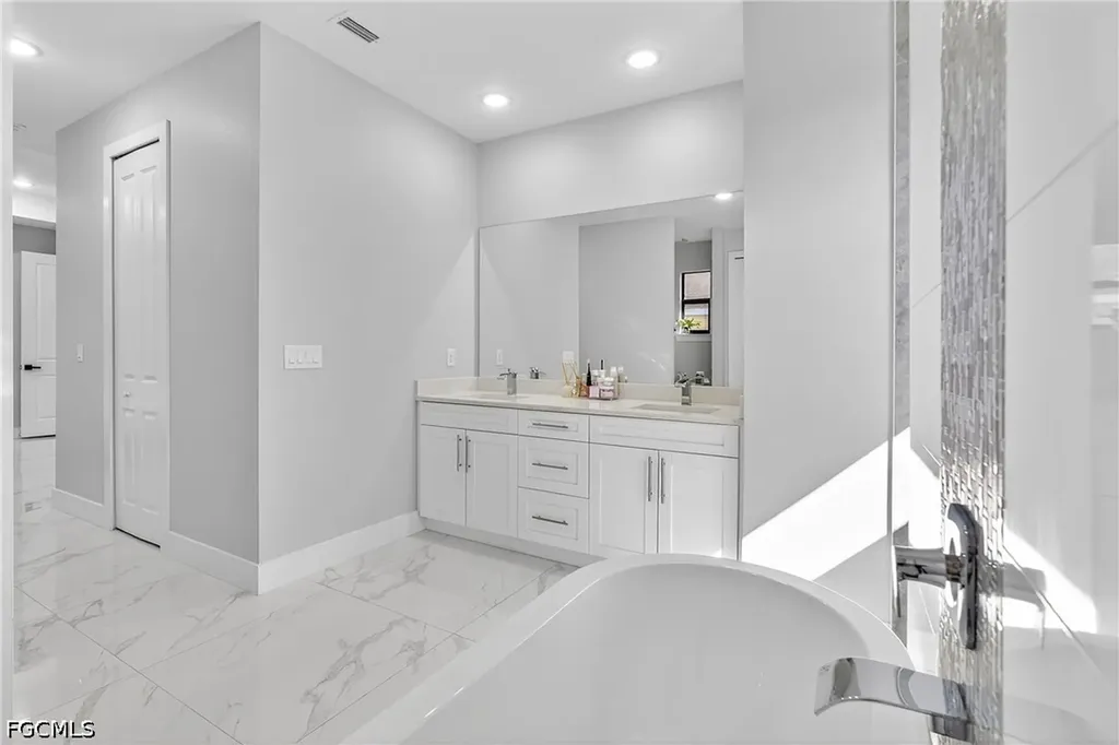 118 NW 2nd Avenue Cape Coral FL 33993