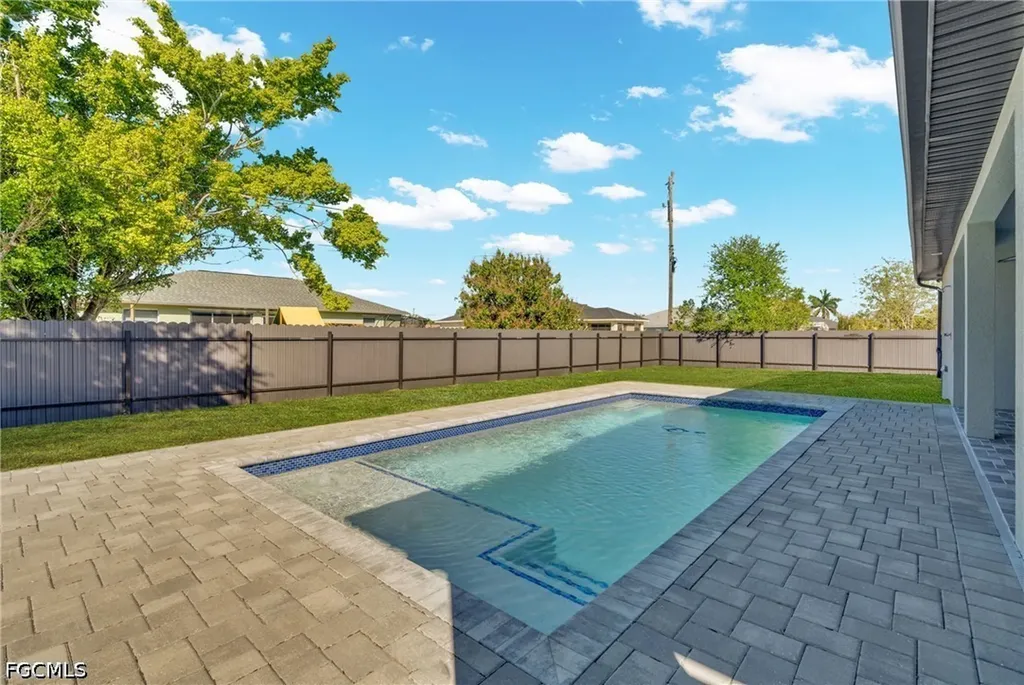 118 NW 2nd Avenue Cape Coral FL 33993