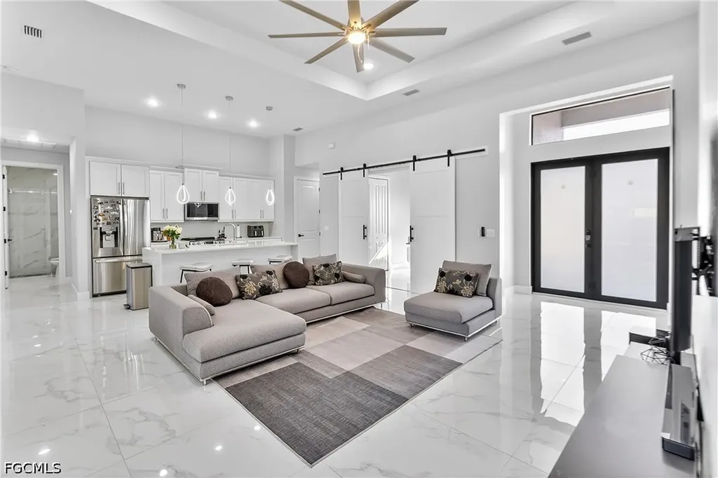 118 NW 2nd Avenue Cape Coral FL 33993