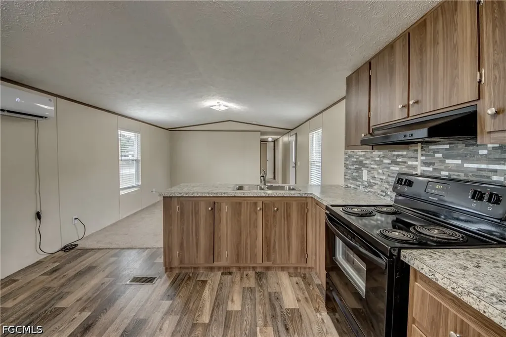 352 Sacramento Street North Fort Myers FL 33903