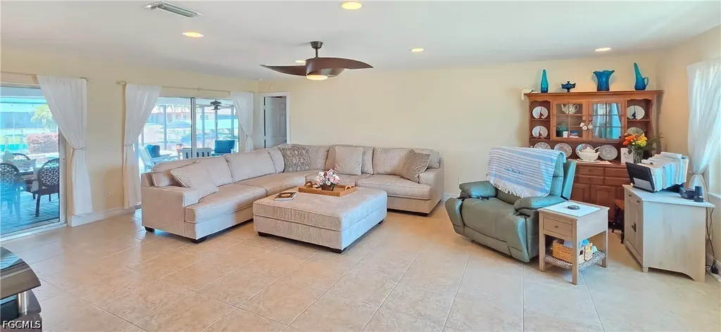 2926 SE 11th Place Cape Coral FL 33904