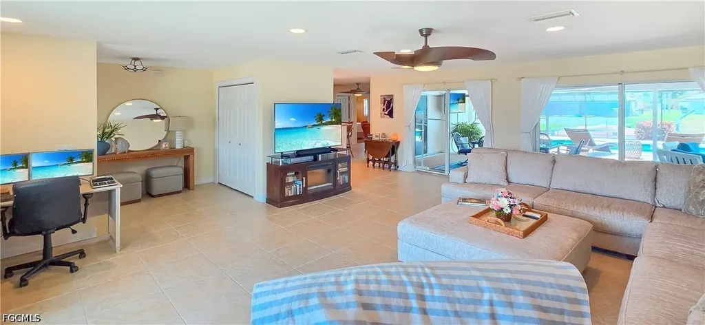 2926 SE 11th Place Cape Coral FL 33904