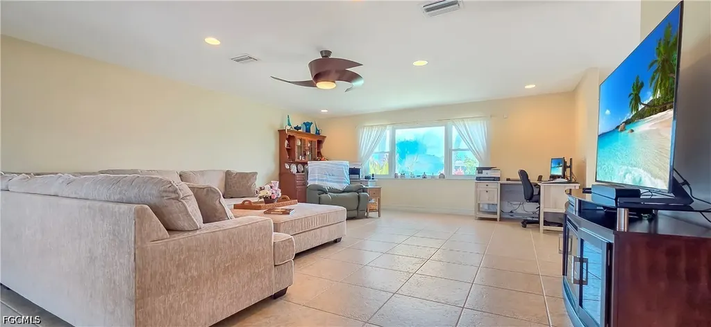 2926 SE 11th Place Cape Coral FL 33904