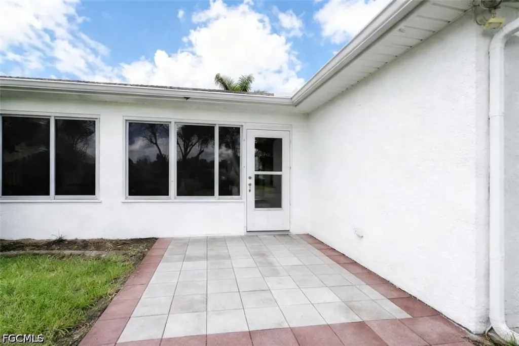3221 NE 15th Place Cape Coral FL 33909