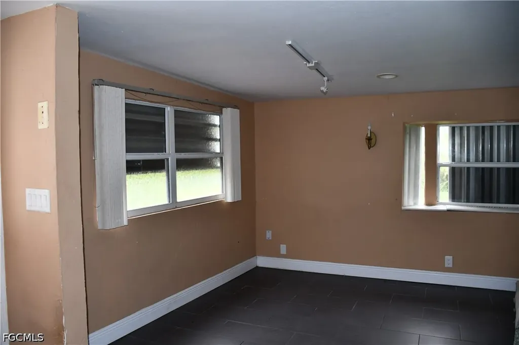 1591 Sunkist Way Fort Myers FL 33905