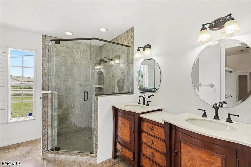 628 SE 21st Lane Cape Coral FL 33990