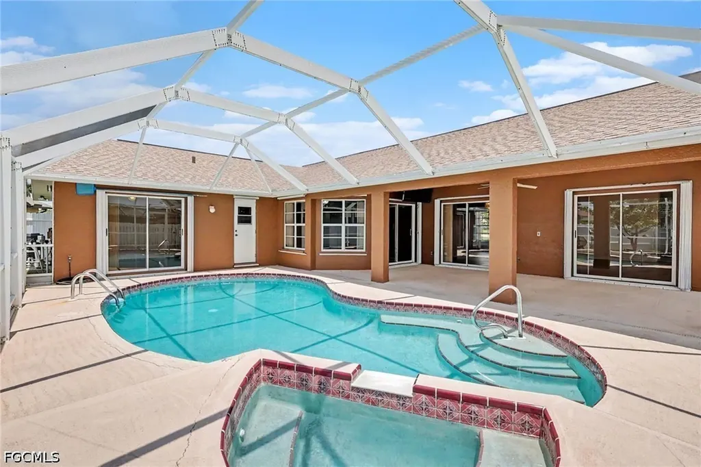 628 SE 21st Lane Cape Coral FL 33990