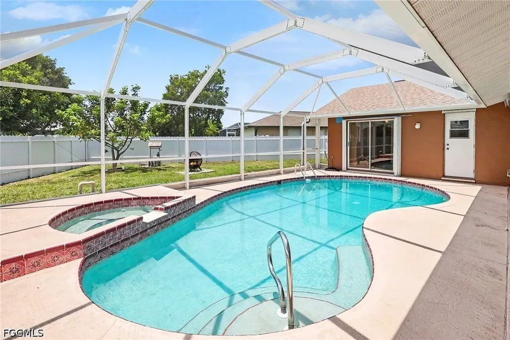 628 SE 21st Lane Cape Coral FL 33990