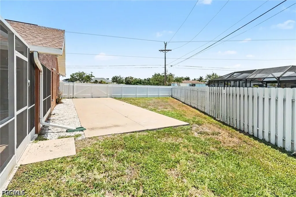 628 SE 21st Lane Cape Coral FL 33990