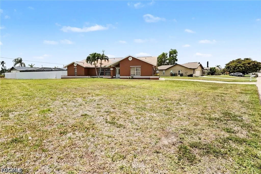 628 SE 21st Lane Cape Coral FL 33990