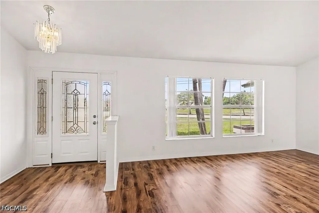 628 SE 21st Lane Cape Coral FL 33990