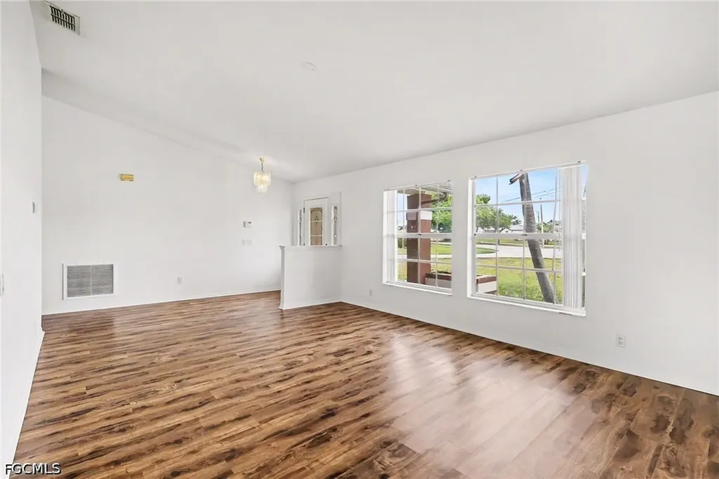 628 SE 21st Lane Cape Coral FL 33990