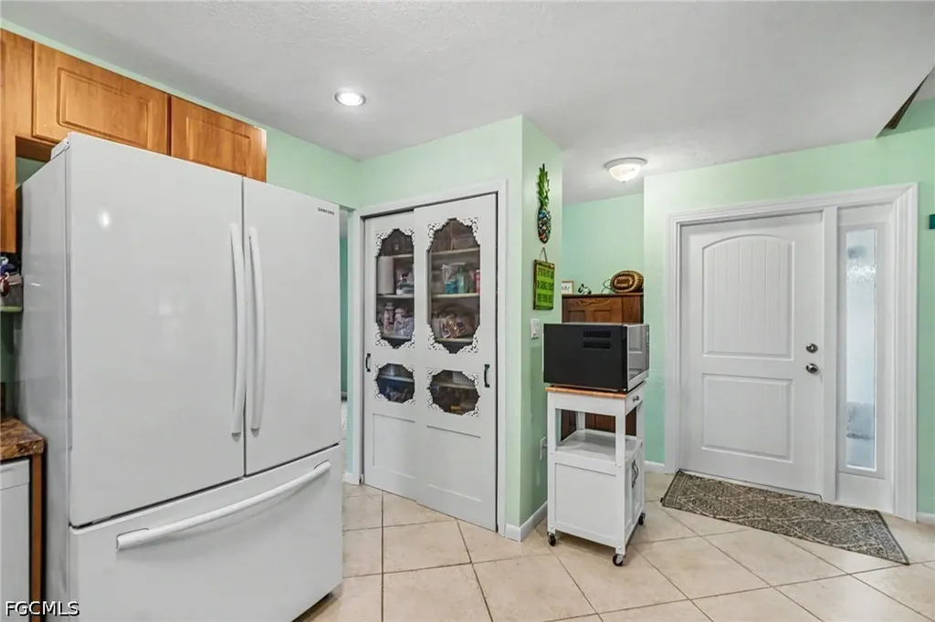 2215 SE 8th Street Cape Coral FL 33990