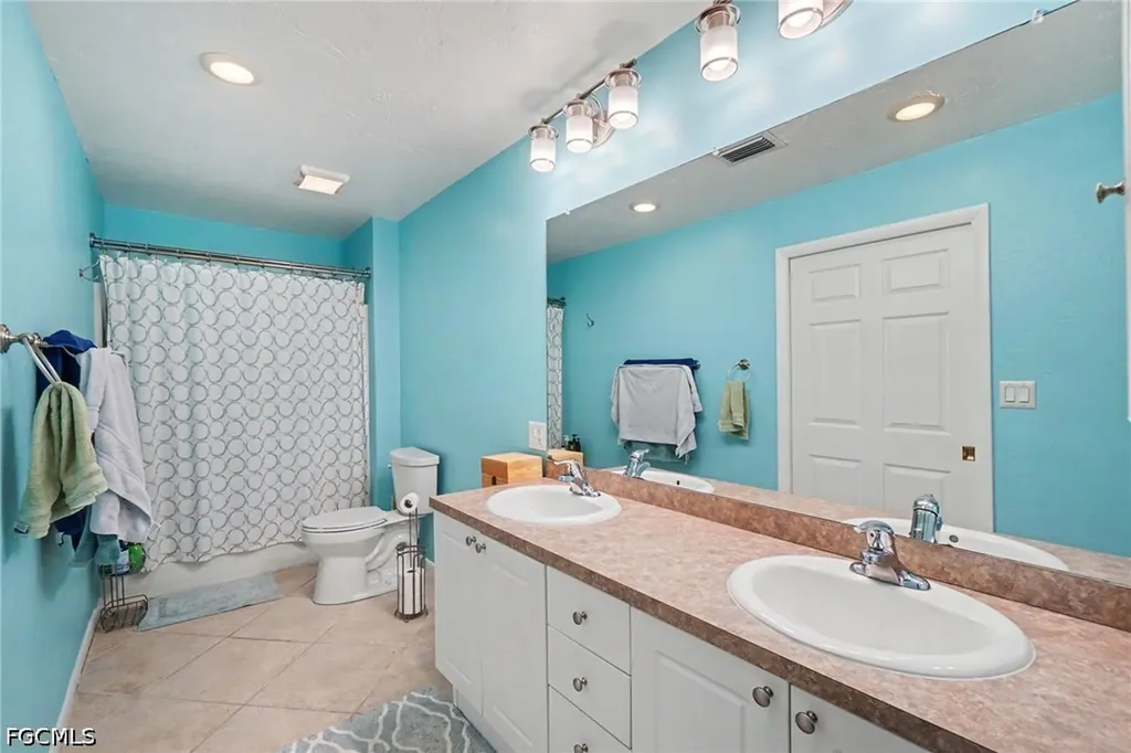 2215 SE 8th Street Cape Coral FL 33990