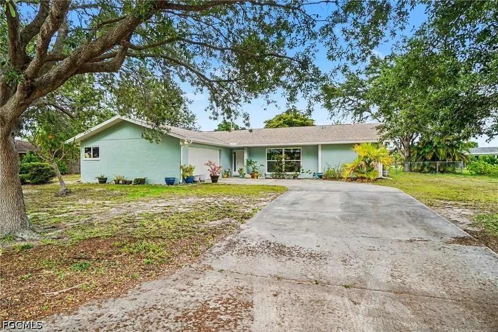 2215 SE 8th Street Cape Coral FL 33990