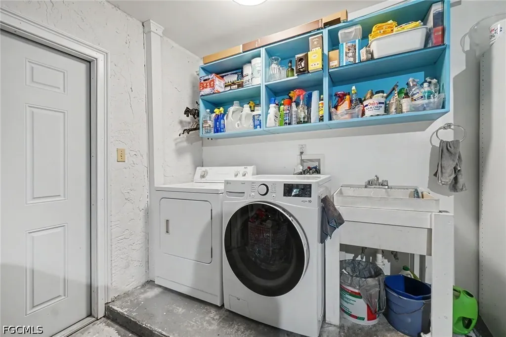 2215 SE 8th Street Cape Coral FL 33990