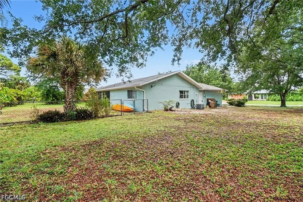 2215 SE 8th Street Cape Coral FL 33990