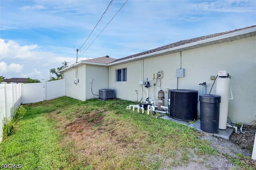 1100 NE 15th Street Cape Coral FL 33909