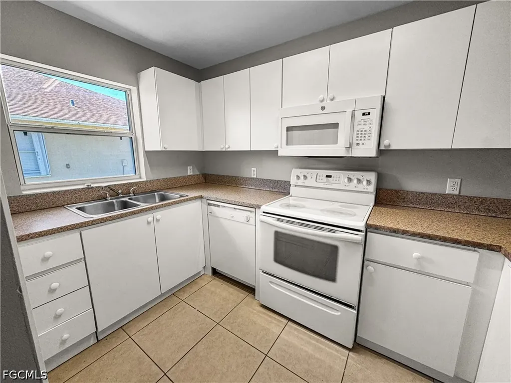 1321 SE 8th Avenue Cape Coral FL 33990