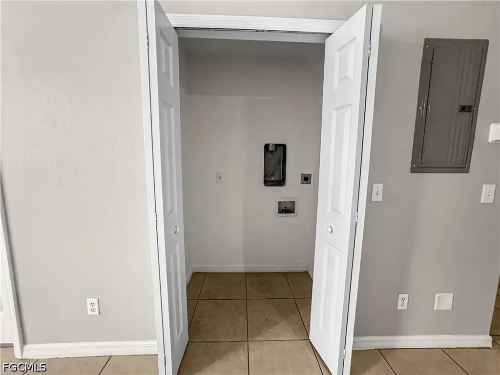 1321 SE 8th Avenue Cape Coral FL 33990