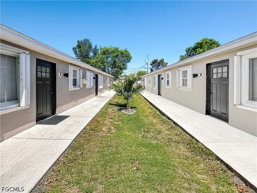 1321 SE 8th Avenue Cape Coral FL 33990