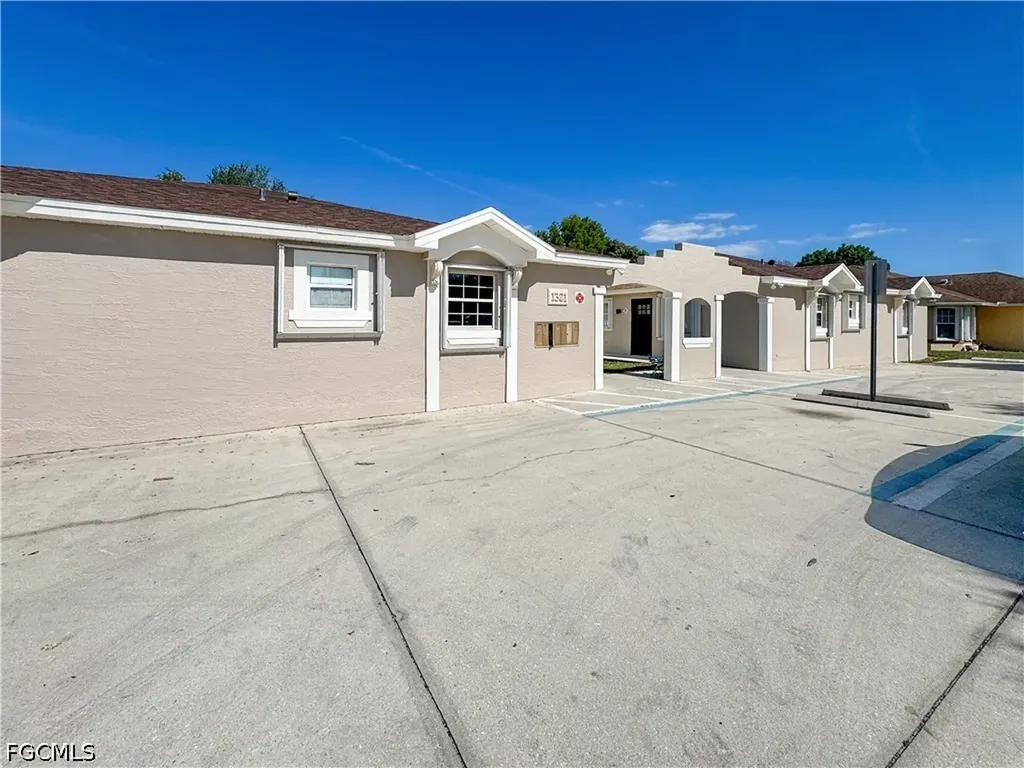 1321 SE 8th Avenue Cape Coral FL 33990